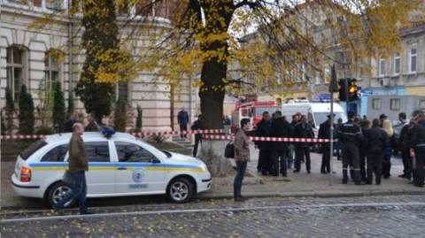 СМИ: Во Львове неизвестные расстреляли и выбросили из автомобиля бизнесмена