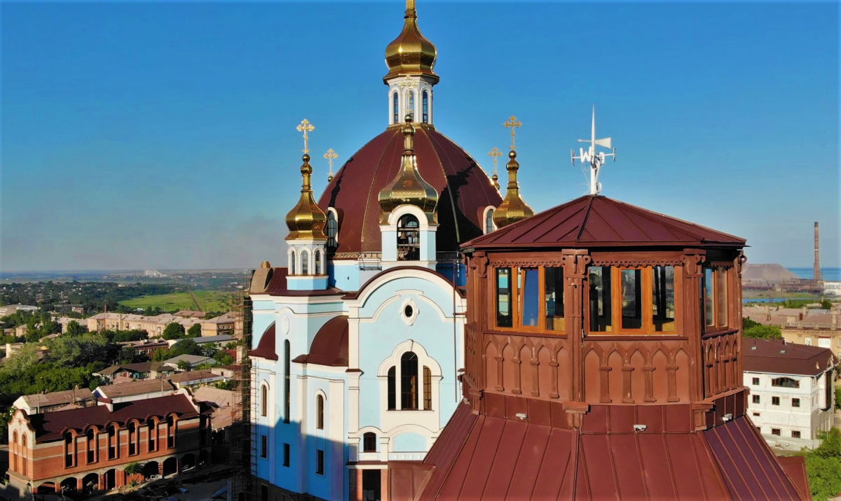 В Мариуполе оккупанты захватили храм Московского патриархата и ведут из него огонь 