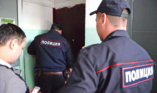 В квартире убитого Немцова идет обыск