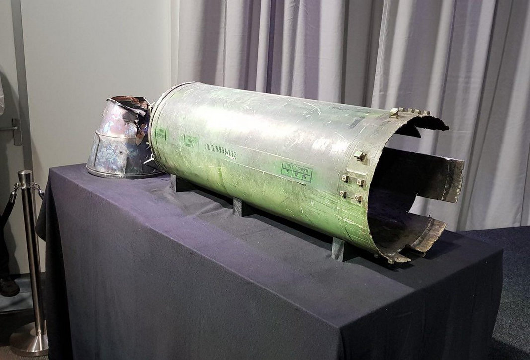 ​Неопровержимое доказательство: в Гааге показали обломок российской ракеты, сбившей МН17 над Донбассом