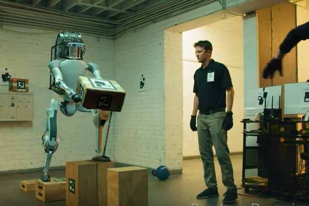 ​Как Boston Dynamics "издевается" над своими роботами: видео с жестким "тест-драйвом" техники взорвало Сеть