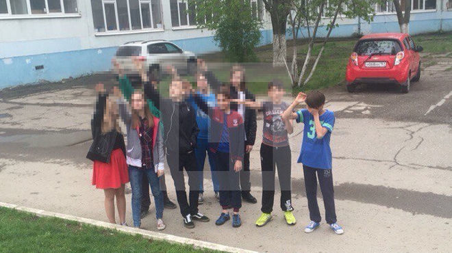 Хайль, Гитлер! Помним и гордимся - десятки детей Ростова поздравили фюрера с днем рождения