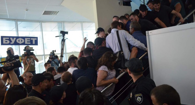 На сумском форуме партии Клименко активисты с позором выгнали "русский мир"