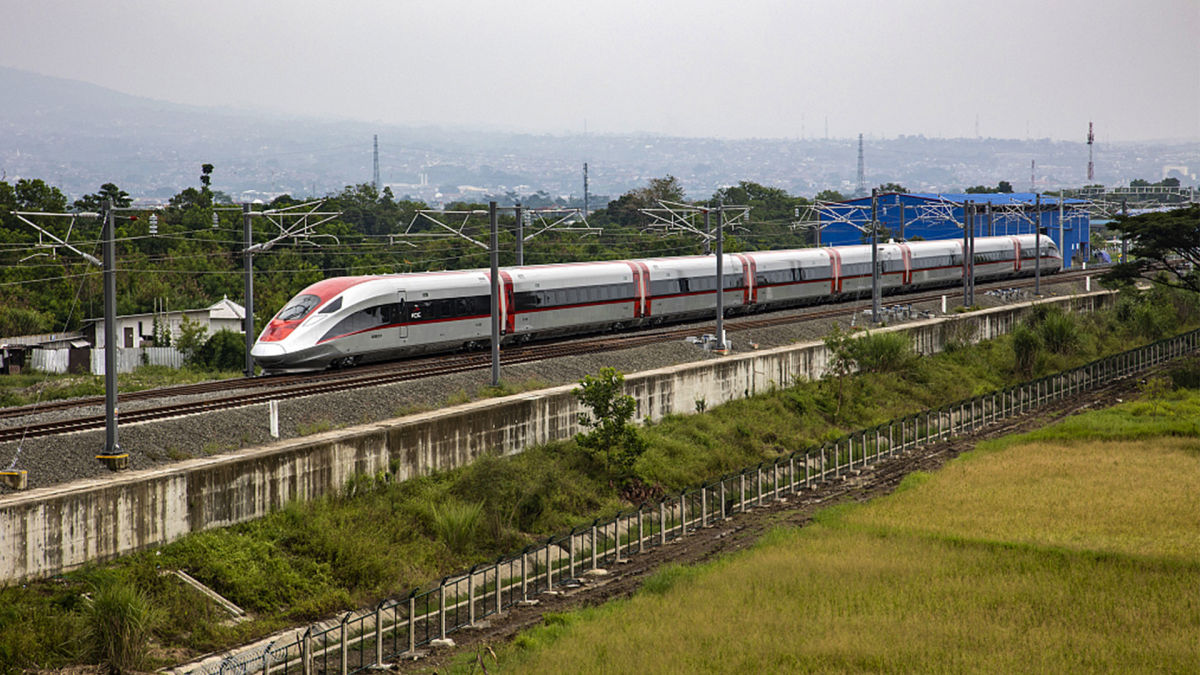 Крушение поездов в пригороде Джакарты: очень много погибших и раненых – Reuters
