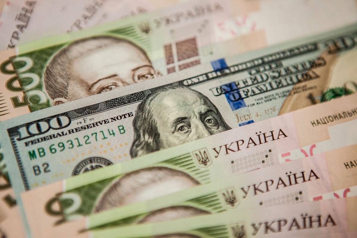 На курс валют в Украине стал влиять предновогодний ажиотаж 