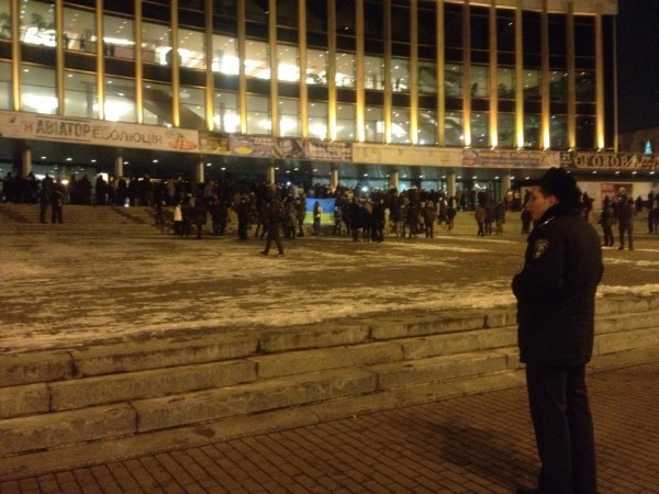 В Киеве правоохранители разогнали противников концерта Ани Лорак с применением силы