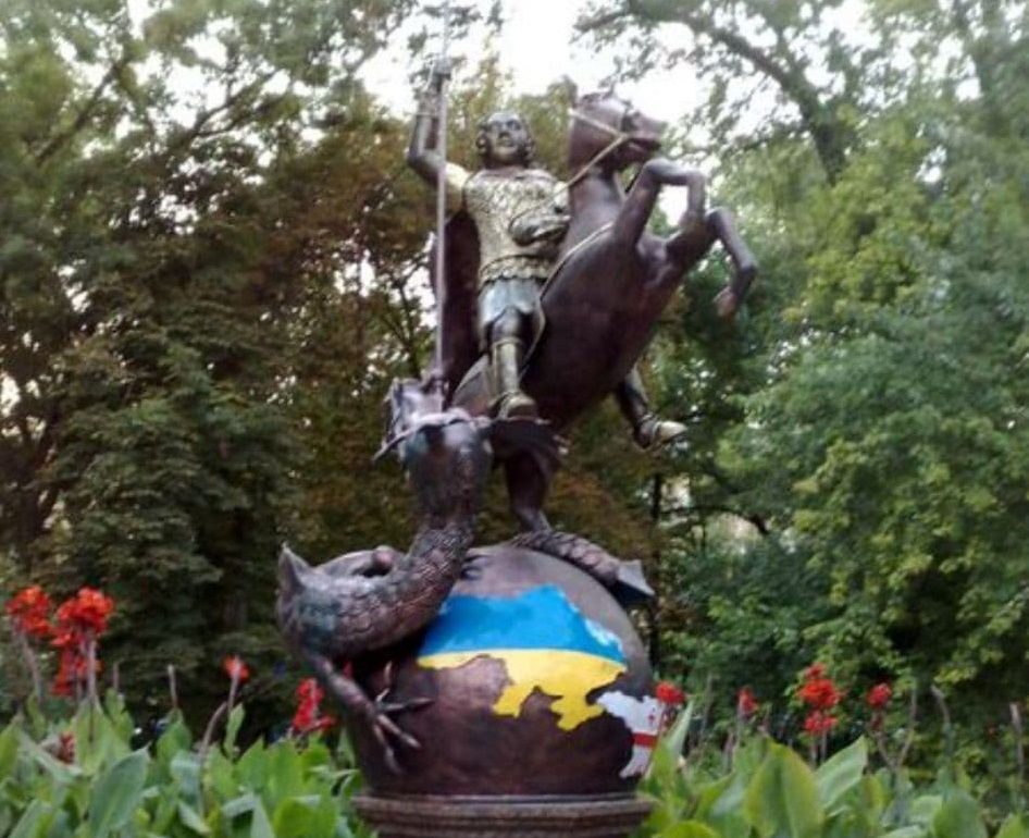В Донецке закрасили карты Грузии и Украины на монументе Георгию Победоносцу