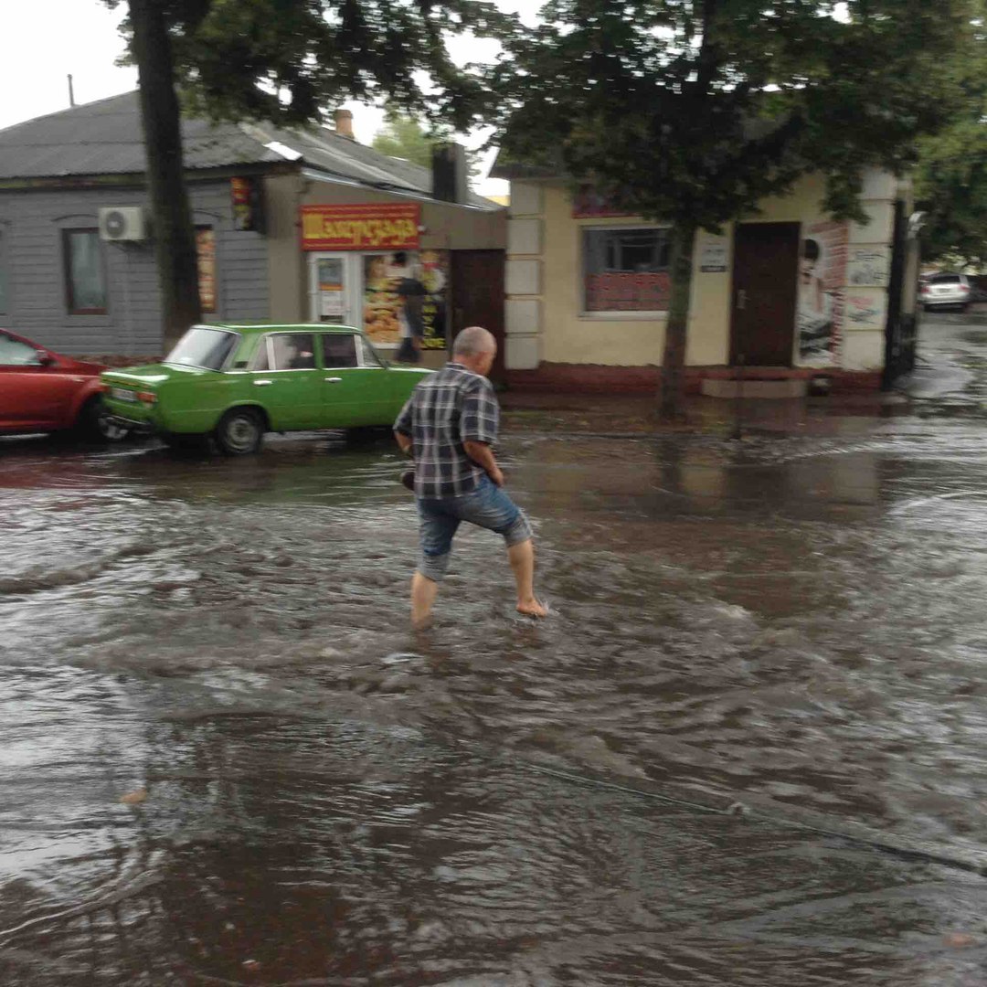 "Всемирный потоп" в Чернигове: из-за дождей затопило город (кадры) 