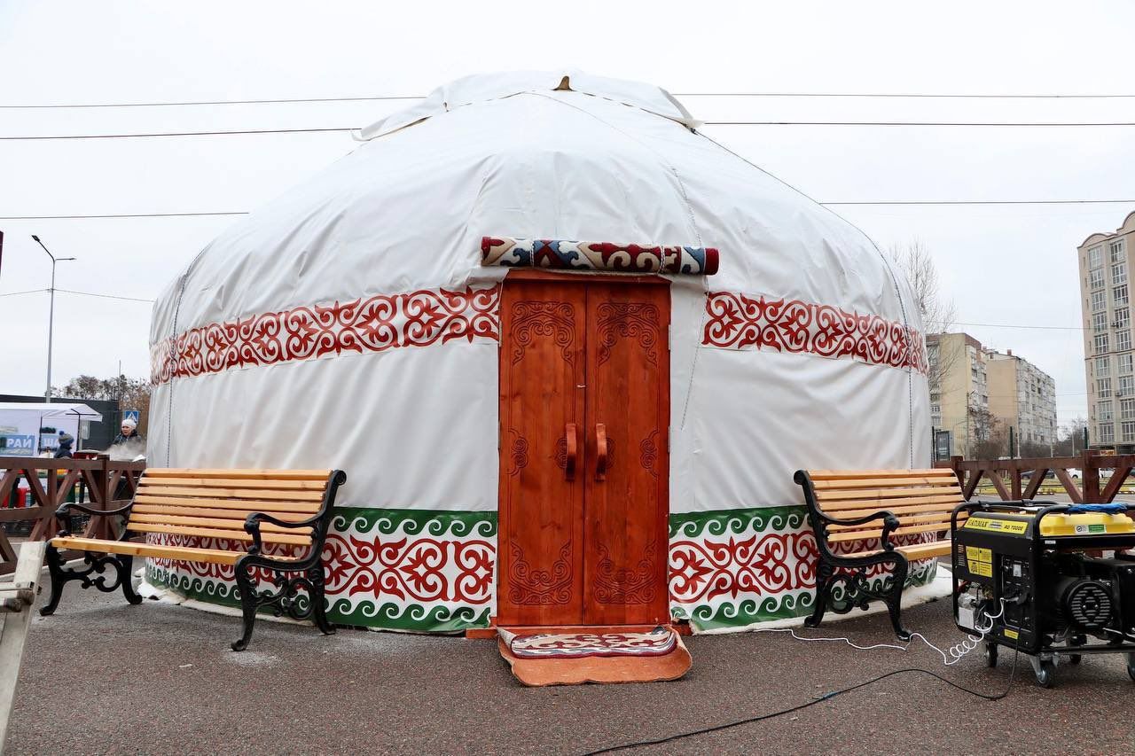 В Буче при помощи Казахстана появился необычный "Пункт несокрушимости" 