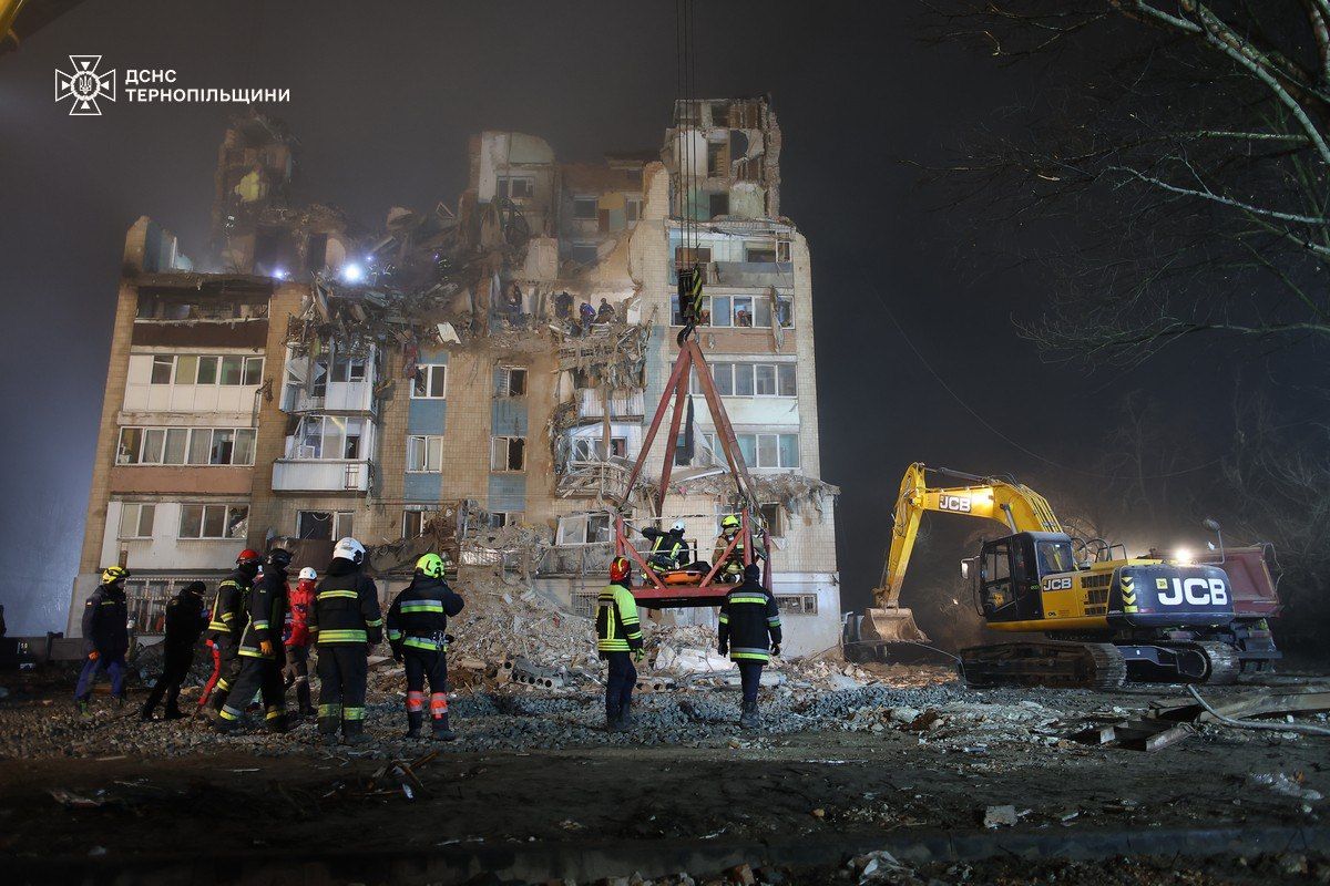 ​Трагедия в Тернополе: спасатели находят новых жертв после российского удара