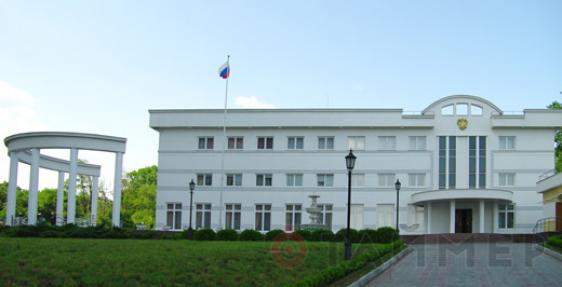 В районе российского консульства в Одессе вновь неспокойно: между представителями "Правого сектора" и полицейскими вновь произошло столкновение