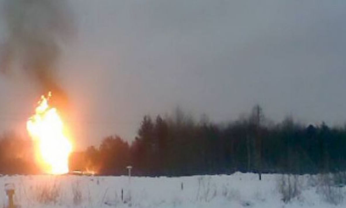 "Огромное зарево не могли никак потушить", - очевидец о взрыве газопровода в "ЛНР", через который РФ качает газ в Европу