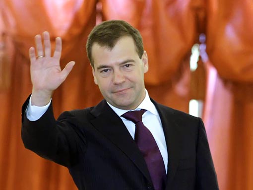 Дмитрий Медведев стал объектом едких шуток после резонансного заявления про российские продукты: соцсети разрываются от комментариев
