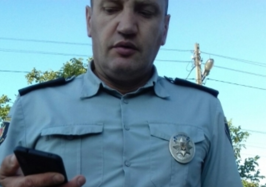 Пьяный полицейский "напал" на бойца ВСУ в Мелитополе: фото "героя" попало в Сеть