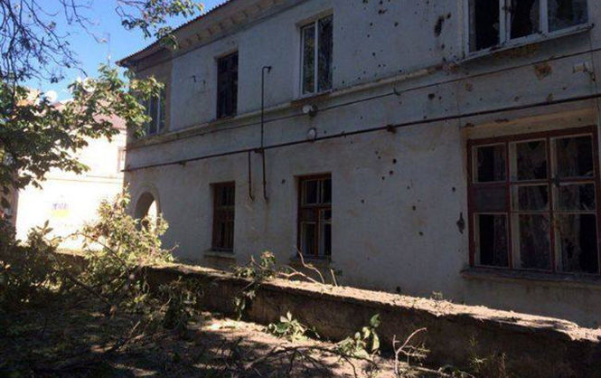 Больница разрушена на 50%, большая часть Красногоровки без воды: Жебривский осудил вероломные атаки оккупантов по жилым кварталам города