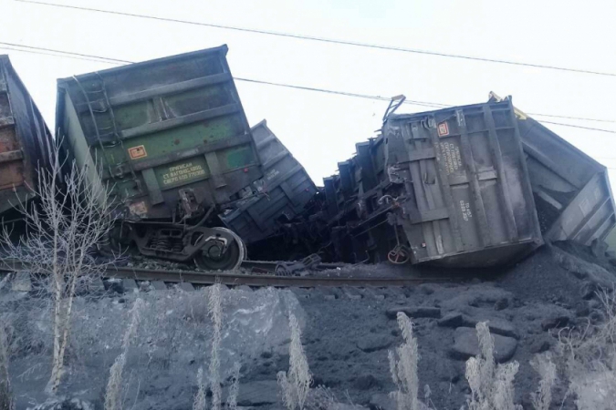 ​Железнодорожный коллапс под Иркутском: с рельсов сошли 30 вагонов, Транссибирская магистраль парализована