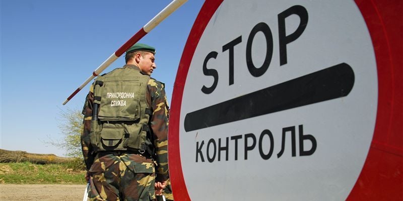 Неудачная миграция: в Закарпатской области задержали крупную группу нелегалов из Азии