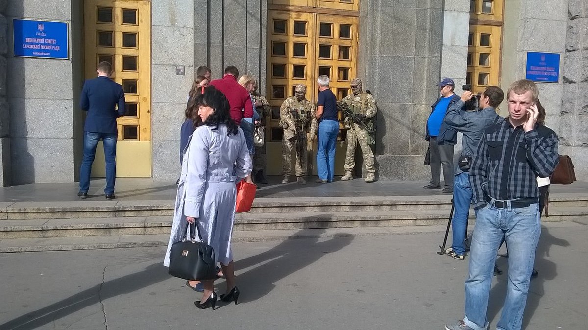 Официально: у Кернеса обыски в Харькове назвали политическим заказом (кадры)