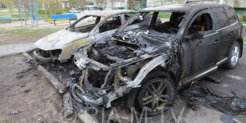 В результате взрыва в Мелитополе сгорели две иномарки