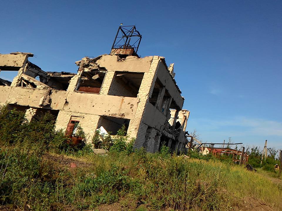 ​Шокирующие последствия обстрелов боевиков на территории Донбасса: уникальные кадры разгромленной шахты "Бутовская"