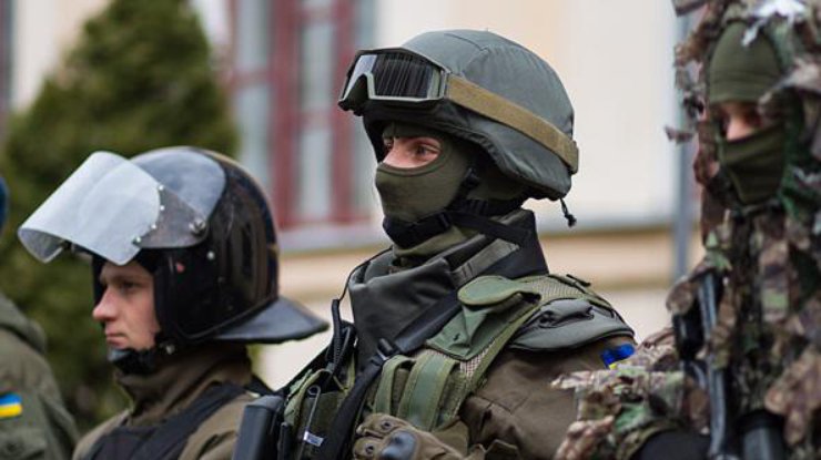Битва за янтарь: под Ровно бойцы "Днепр-1" создали штаб и ждут приезда силовиков Нацгвардии