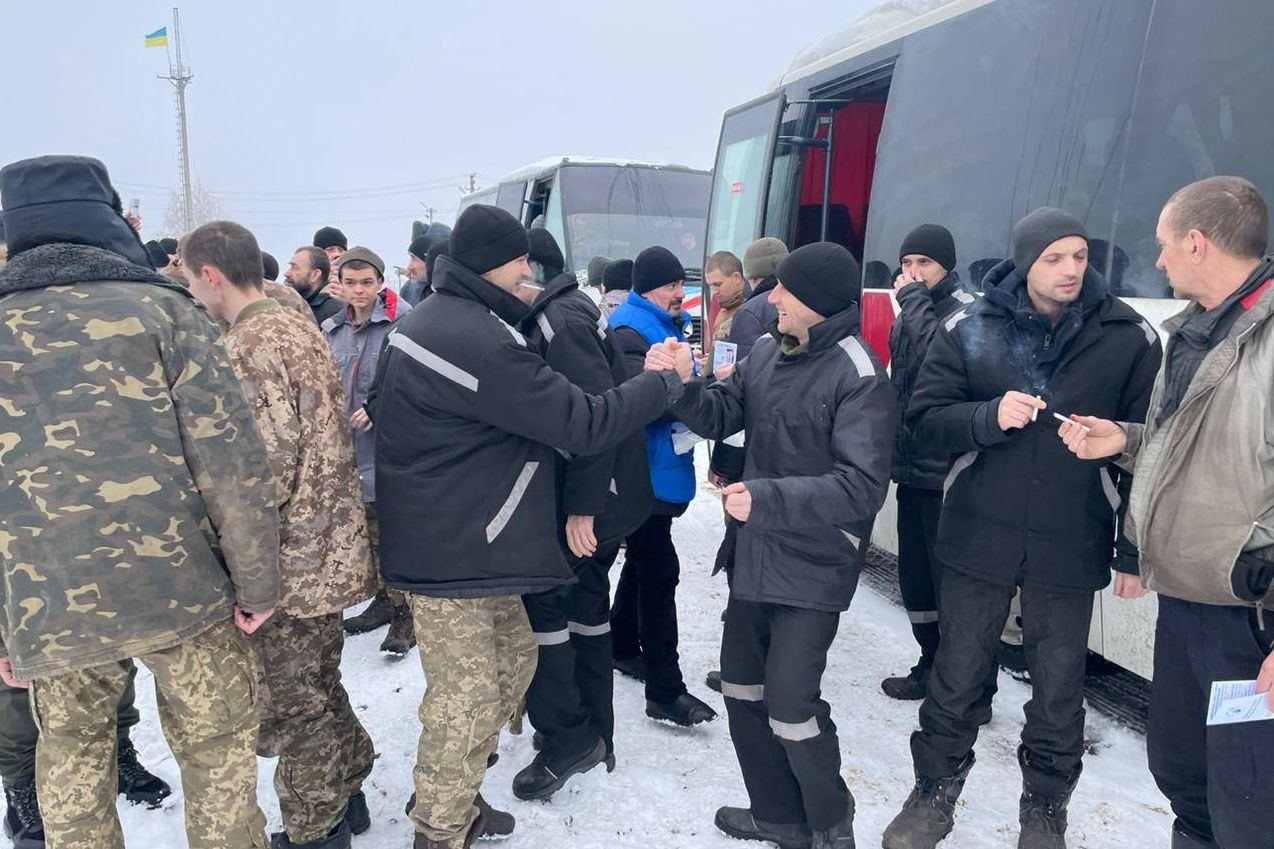 Защитники Мариуполя и Бахмута, партизаны Херсона: Украина вернула из российского плена 116 бойцов
