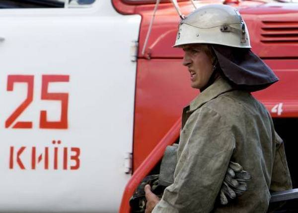 Много дыма и пожар: на Крещатике в Киеве прогремел взрыв – первые кадры