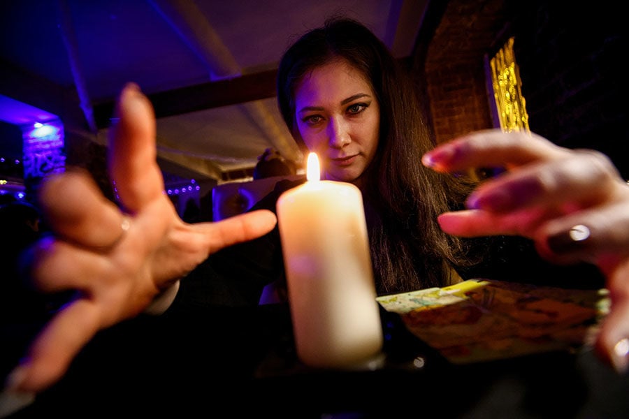 Россияне на фоне войны с Украиной массово обращаются к магам и ведьмам – Reuters