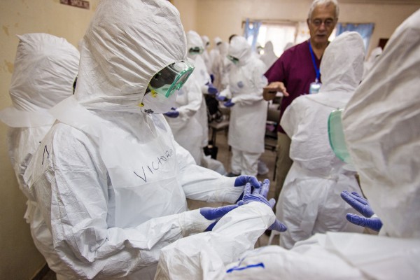 Евросоюз назначил координатора по борьбе со смертельным вирусом Эбола