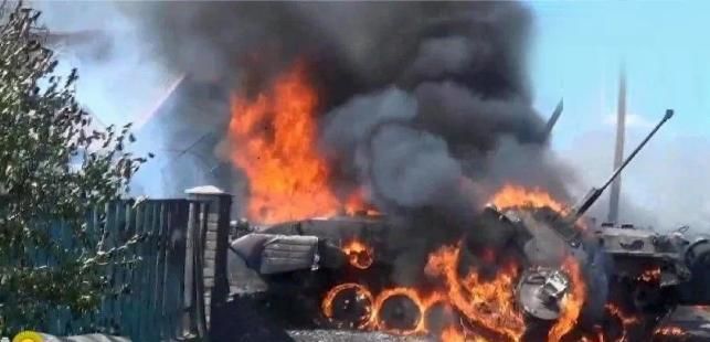 Украинские десантники сожгли бронетехнику оккупантов двумя ударами - видео