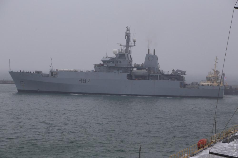 Военный корабль НАТО может сопровождать украинские катера в Керченском проливе - в соцсетях настоящий ажиотаж