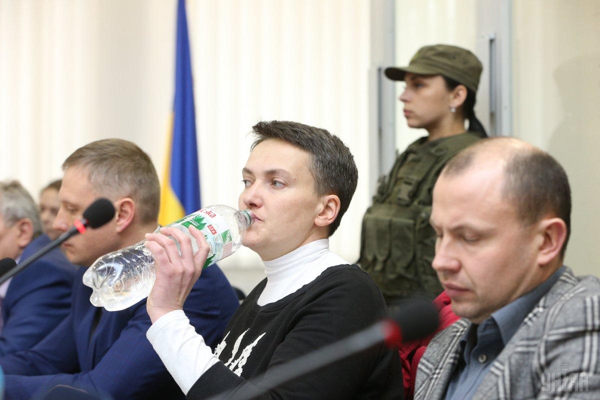 "Будешь лизать зад..." - услышав новое обвинение, Савченко устроила скандал прямо в зале суда. СМИ сообщили подробности