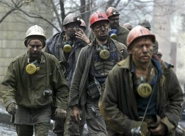 Почувствуй разницу: луганский блогер сравнил жуткие условия труда шахтеров в "ЛНР/ДНР" с условиями труда их коллег в Украине