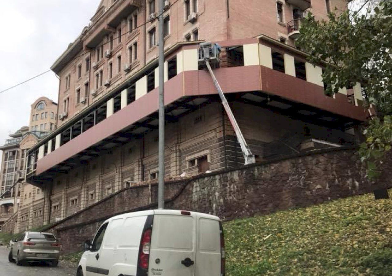 ​В Киеве ввели запрет на установку кондиционеров и изменение балконов: в горсовете прояснили ситуацию