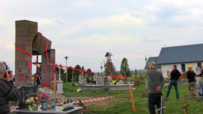 Украинцы Польши опубликовали срочное заявление полякам из-за  сноса украинского памятника героям УПА в перемышльском селе Грушовичи