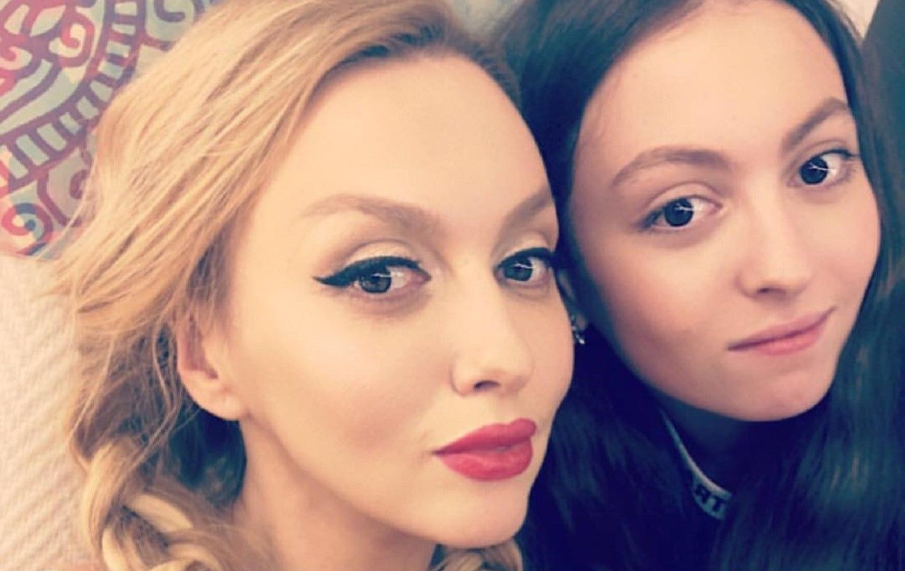 ​"Скоро будет баба Оля", – в Сети раскритиковали дочь Поляковой за поцелуй на камеру