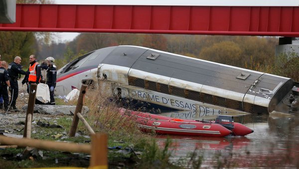 Трагическая авария во Франции: поезд сошел с рельсов из-за ошибки машиниста