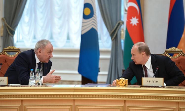 СМИ: Путин чуть не подрался с Президентом Молдовы во время саммита в Минске