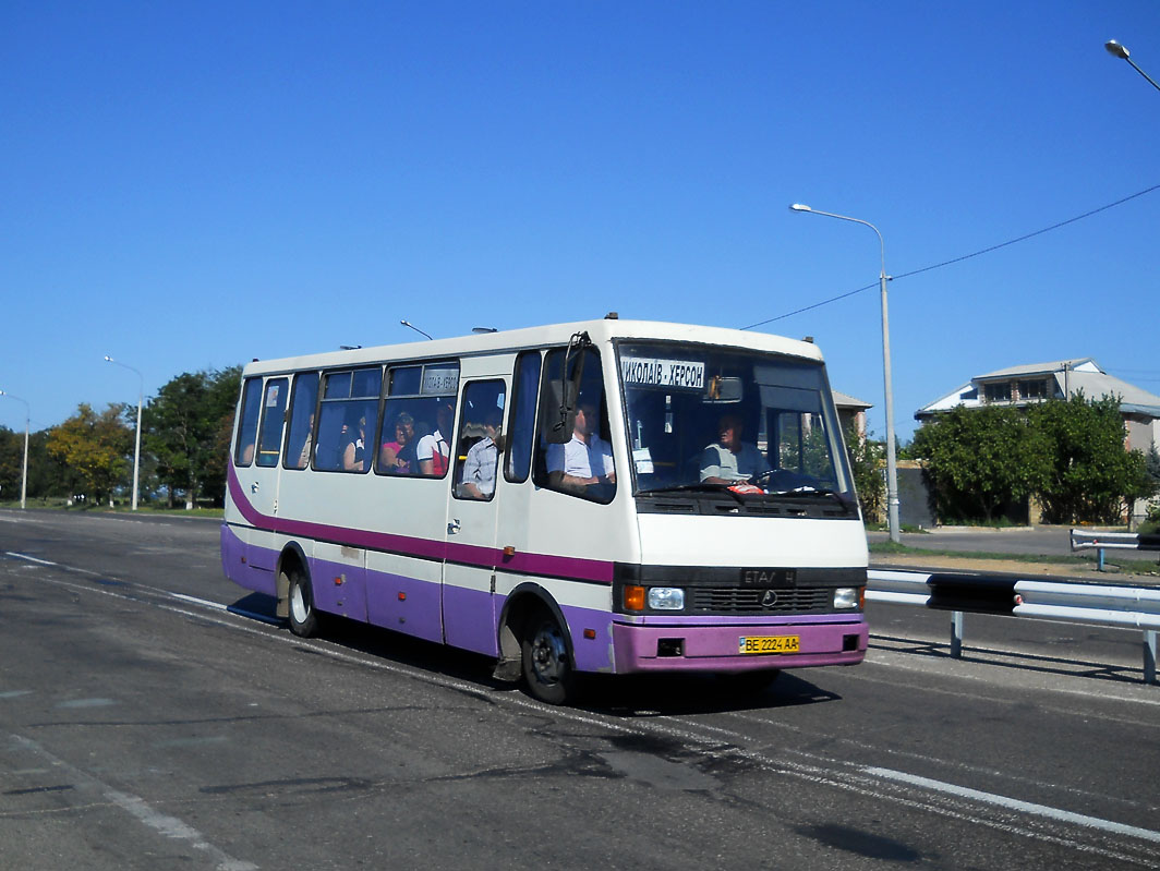 Местные жители перекрыли трассу Херсон-Николаев из-за повышения цены на проезд