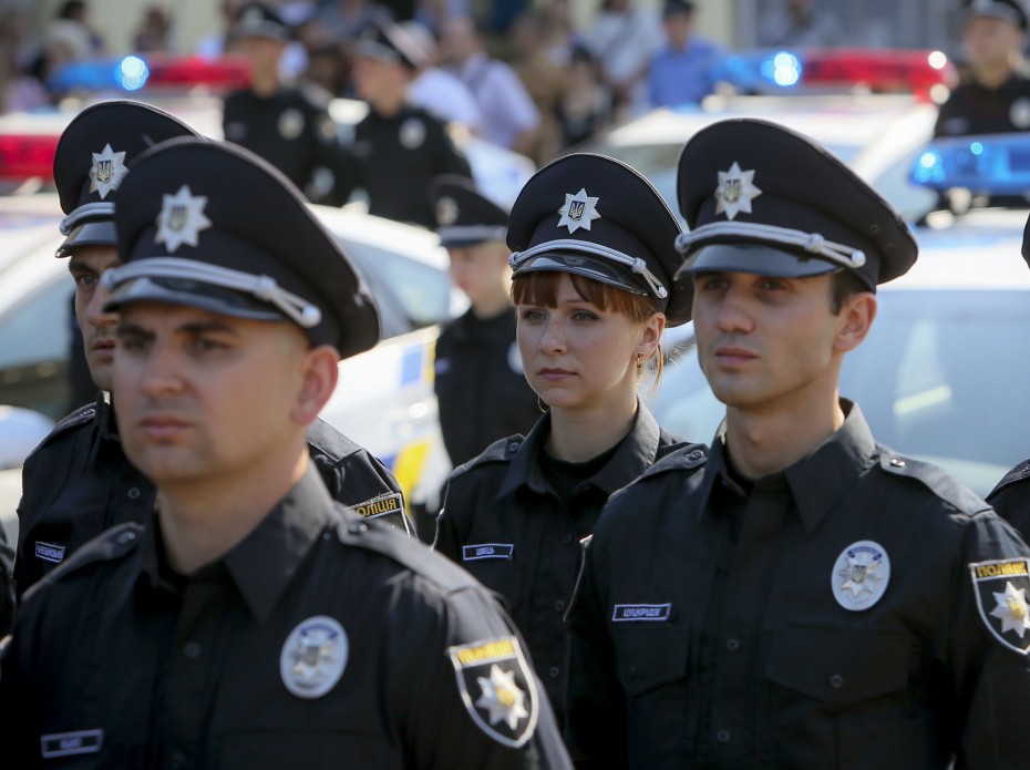 В канун Рождества более тысячи полицейских обеспечат правопорядок на Донбассе