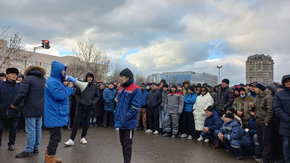 ​Правительство Казахстана вышло к митингующим в Актау и озвучило решение по сжиженному газу