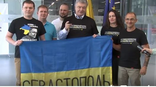 Порошенко трогательно обратился к жителям Крыма в знаковый день - сильное видео