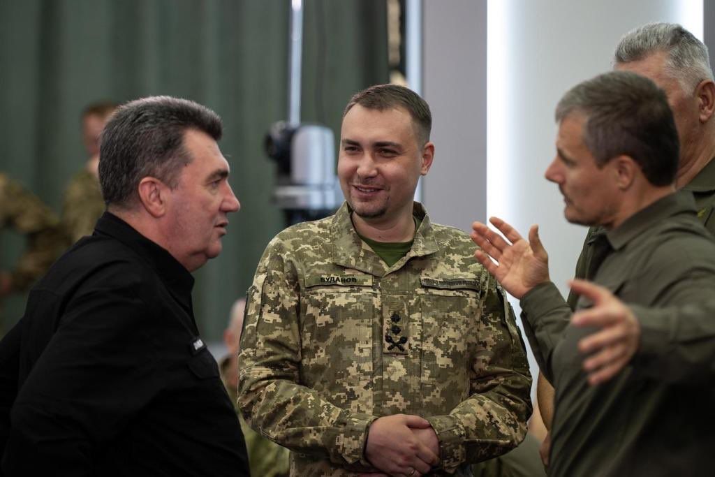 ​"Вот такой кусочек от Крымского моста останется", – Данилов о разговоре с Будановым