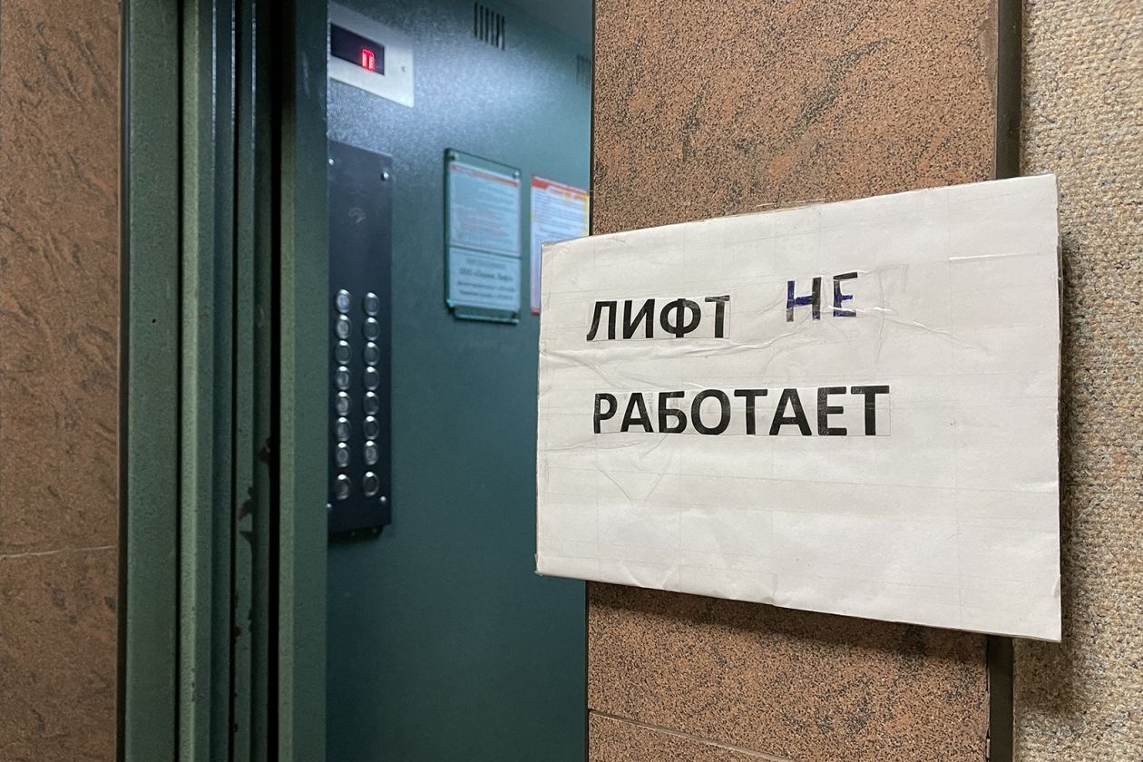 ​Россиянам пора привыкать ходить пешком: санкции ударили по лифтовому оборудованию