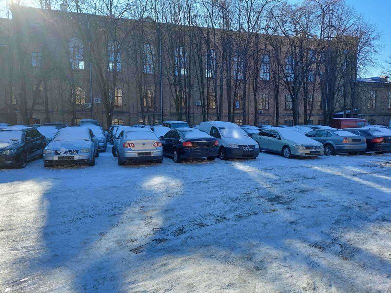 "Кража" 68 авто со стоянки Верховного суда Украины оказалась фейком - распространили экс-судьи