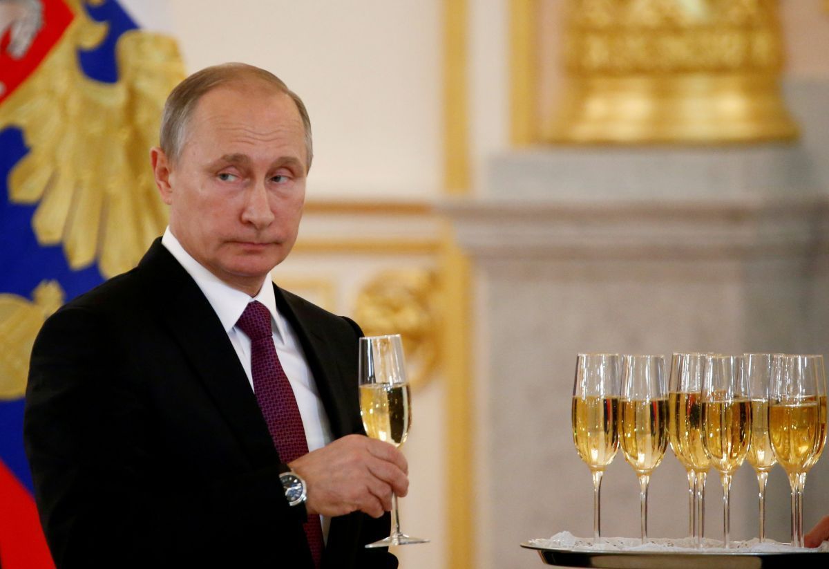 Сеть смеется над Путиным: брифинг для международных СМИ закончился провалом