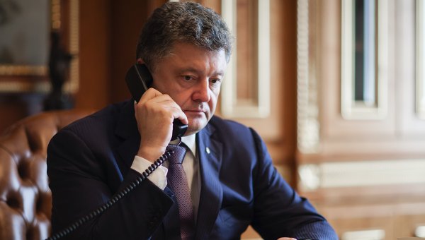 Президент Порошенко лично пообщался с первыми освобожденными из плена российских наемников украинцами