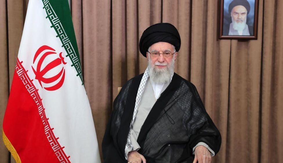 Верховный лидер Ирана Али Хаменеи планирует бегство – в The Times узнали, в какую страну 