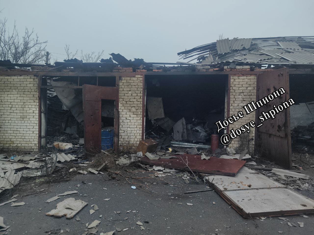 На Донбассе российский ЗРК "Бук-М2" открыл огонь по своим, разрушив ракетой склад и ранив оккупантов