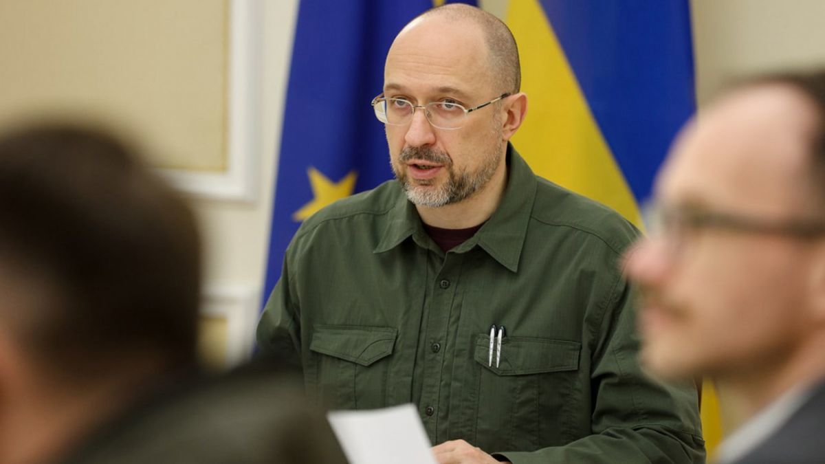 Після "висновків" Зеленського щодо поїздки на Донбас Шмигаль відправляє у прифронтові регіони членів Кабміну